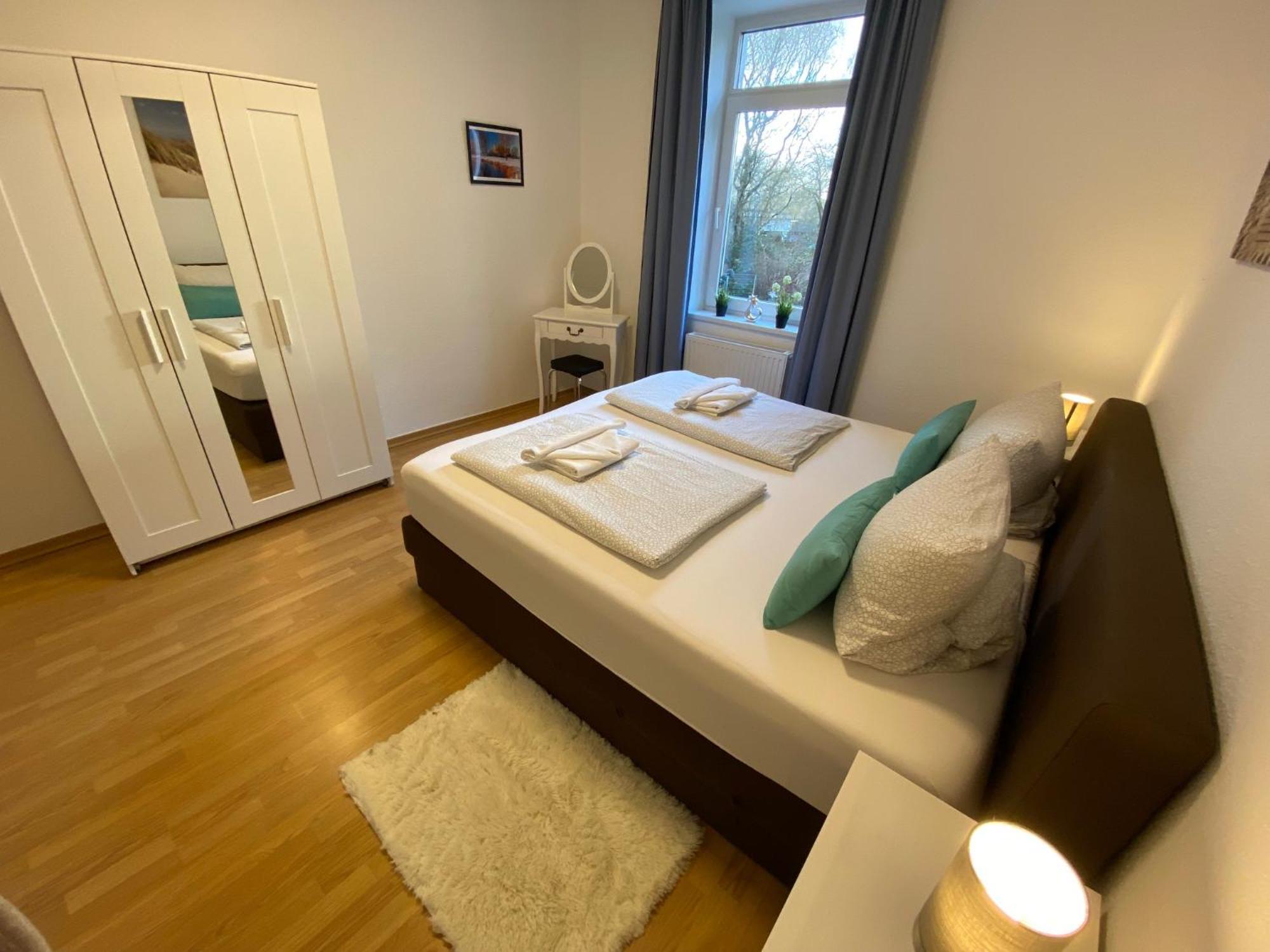 Zur Schleuse - Ferienwohnung Bis 6 Personen Mit Gem Garten Rostock Exterior foto