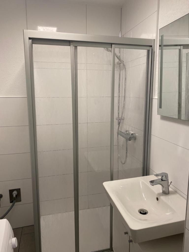 Zur Schleuse - Ferienwohnung Bis 6 Personen Mit Gem Garten Rostock Exterior foto